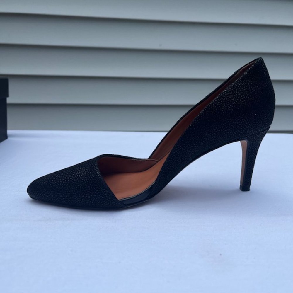 REBECCA MINKOFF Brie D'Orsay Black Stingray Print Pumps Size 6 1/2M - Picture 4 of 14